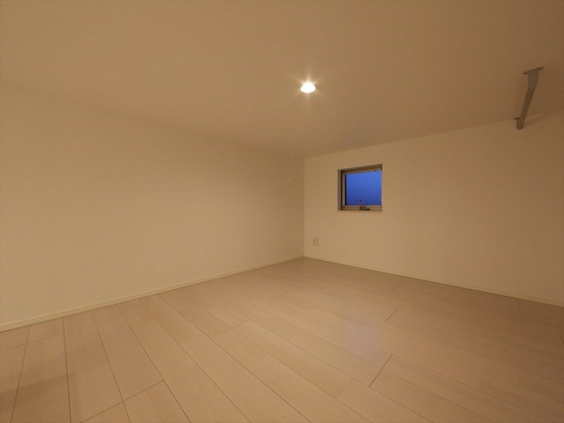 物件内観写真23　(ロフト6.4帖（収納にも寝室にも使えます）)