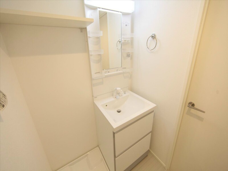 物件内観写真3　(脱衣所　独立洗面台付（シャンプードレッサー付）イメージ写真)