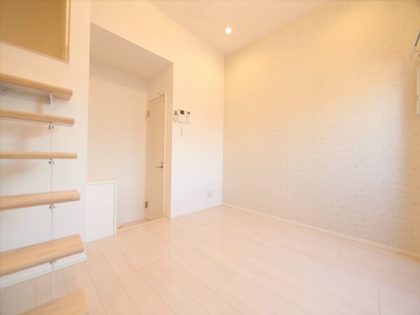 リビング(洋室6帖　ロフト5.6帖（収納にも使えます）イメージ写真)