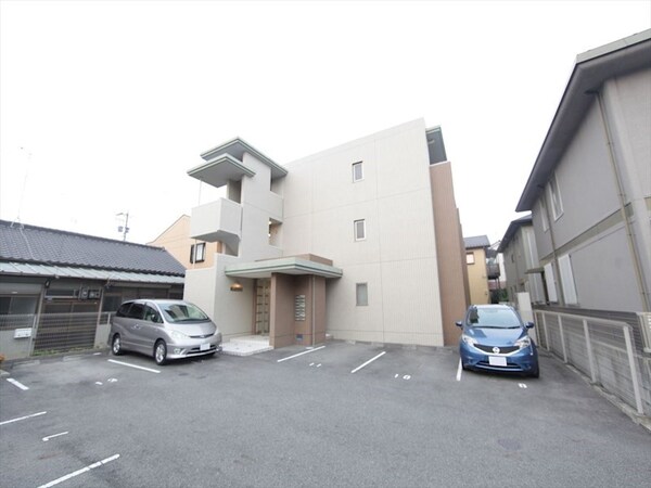 外観(外観　オートロック付　敷地内平面駐車場有り)