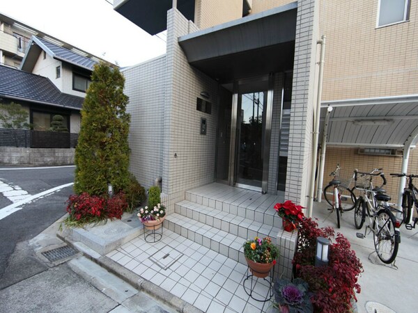 外観(外観　オートロック付　防犯カメラ付　家具家電ご用意できます)
