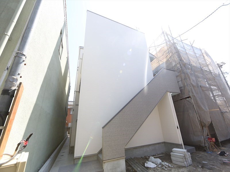 物件外観写真1　(外観　デザイナーズ　光インターネット無料)