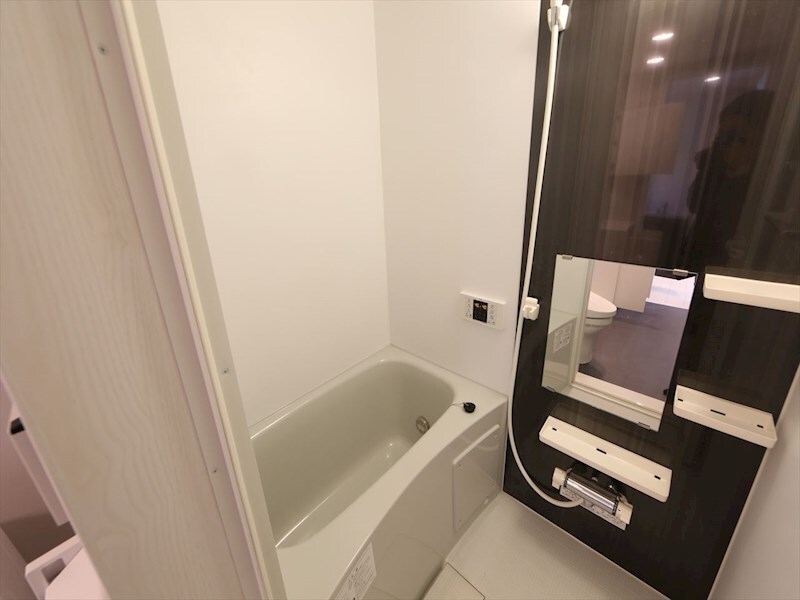 物件内観写真4　(追い焚き機能付　オートバス機能付バスルーム)