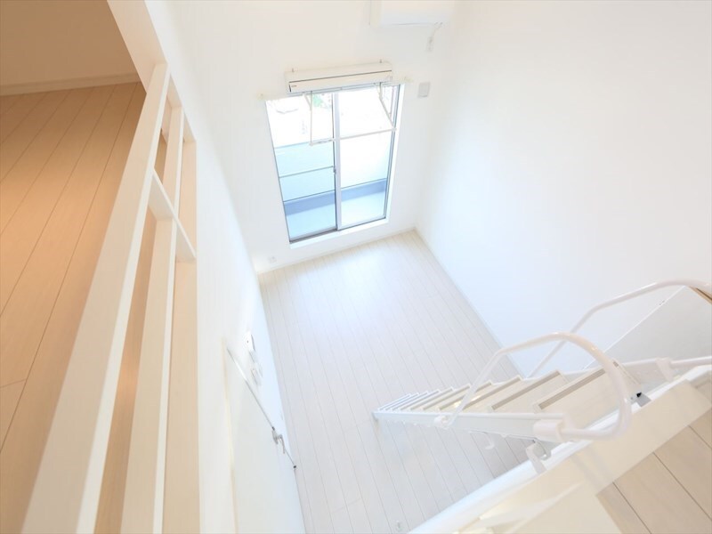 物件内観写真12　(洋室5.5帖　ロフト5.3帖（収納でもお部屋でも使えます）)