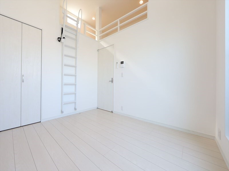 物件内観写真14　(洋室5.5帖　ロフト5.3帖（収納でもお部屋でも使えます）)