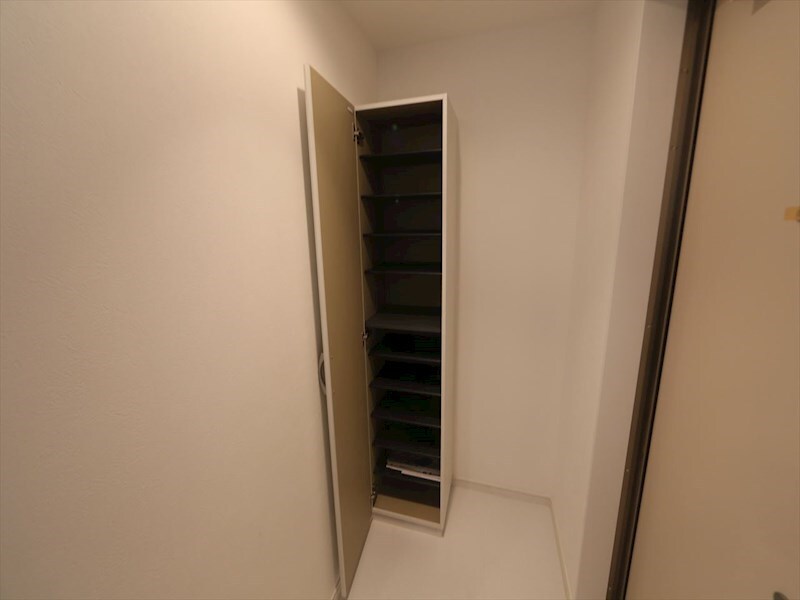 物件内観写真24　(玄関　シューズボックス付（収納充実してます）)