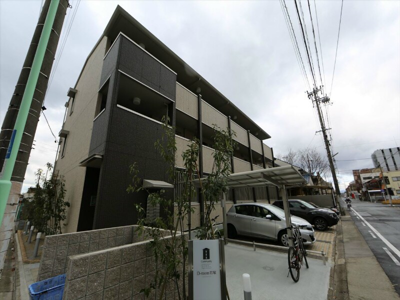 物件外観写真1　(外観　オートロック　屋根付き駐輪場有り)