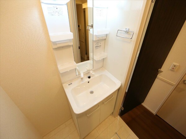 洗面所(脱衣所　シャンプードレッサー)