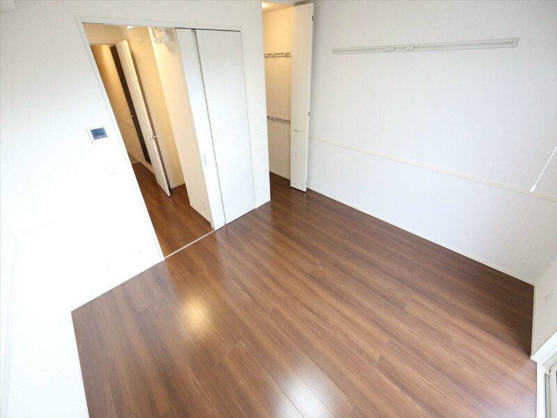 物件内観写真11　(洋室7.3帖　ウォークインクローゼット)