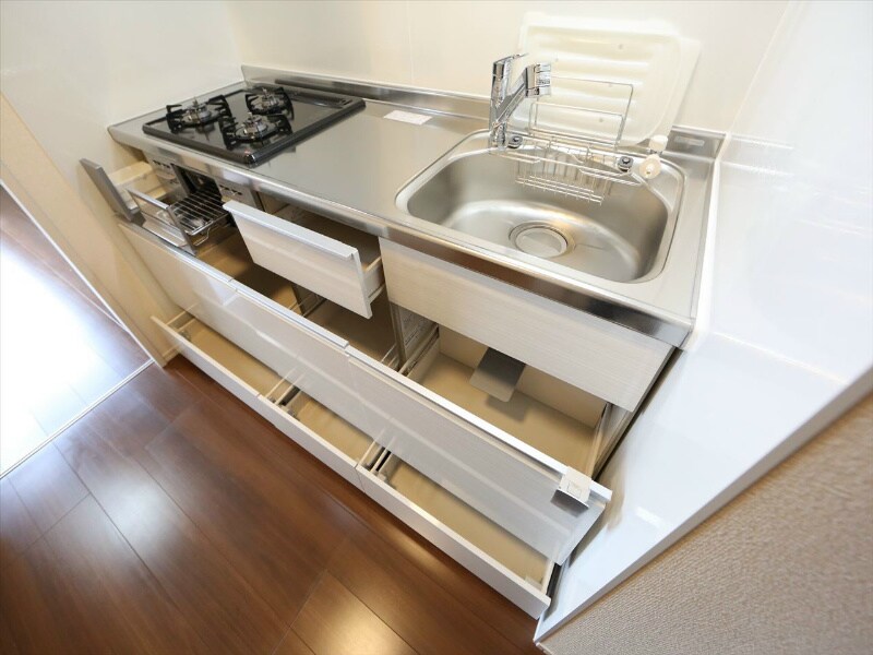 物件内観写真18　(システムキッチン　3口ガスコンロ　グリル付)