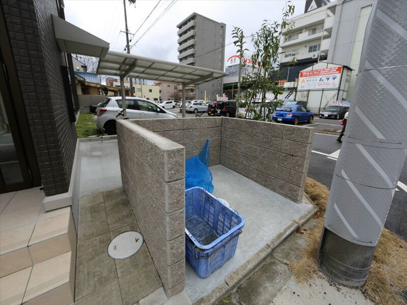 物件内観写真22　(敷地内ゴミ捨て場)