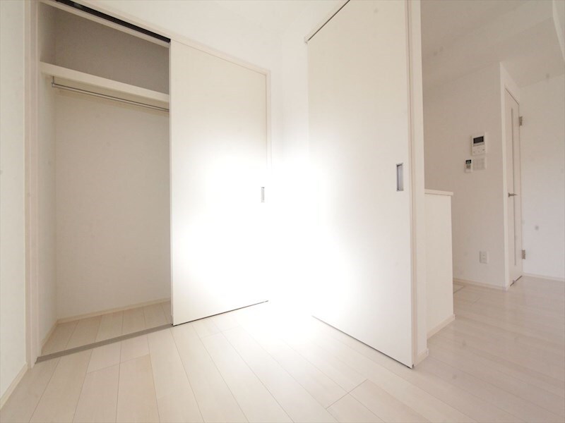 物件内観写真9　(洋室3帖　クローゼット付（収納充実してます）　イメージ写真)