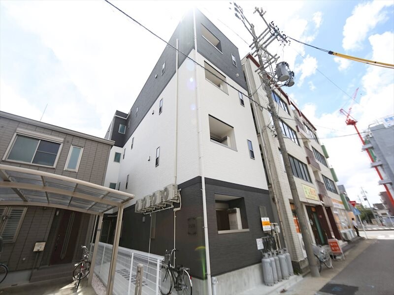 物件外観写真1　(外観　オートロック付　デザイナーズ)