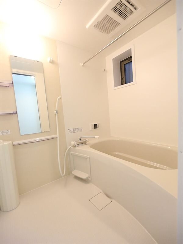 物件内観写真3　(浴室暖房乾燥機付　追い焚き機能付お風呂)