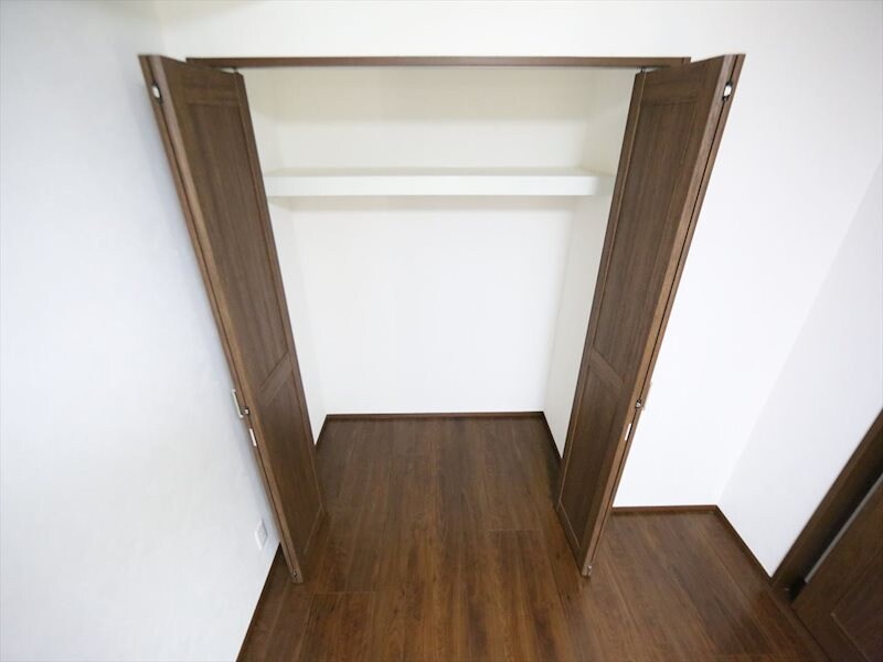 物件内観写真5　(クローゼット（収納充実してます）)