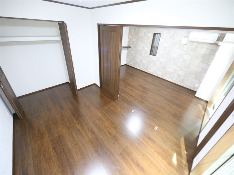 物件内観写真15　(洋室6.4帖　クローゼット付（収納充実してます）)