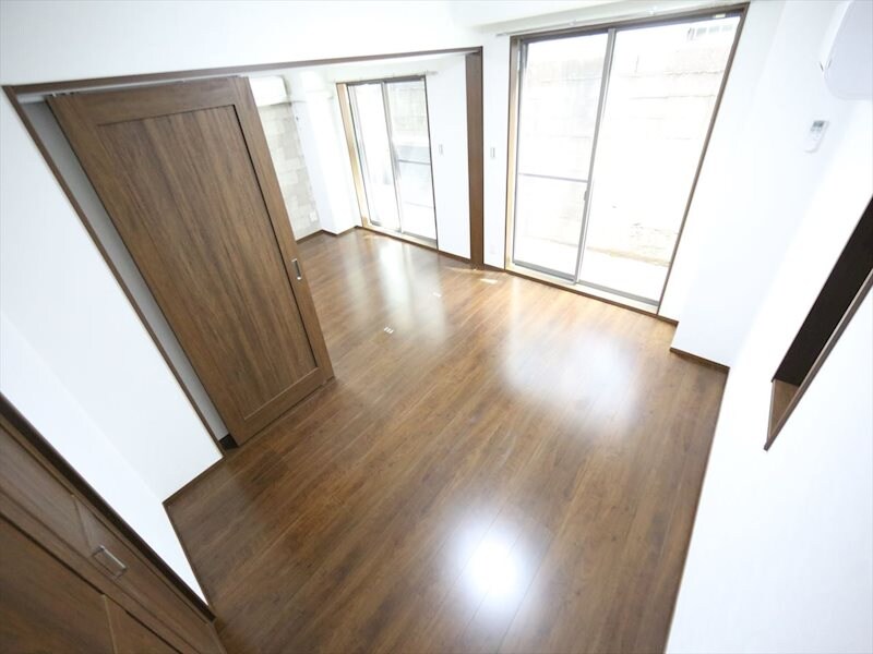 物件内観写真16　(洋室6.4帖　クローゼット付（収納充実してます）)