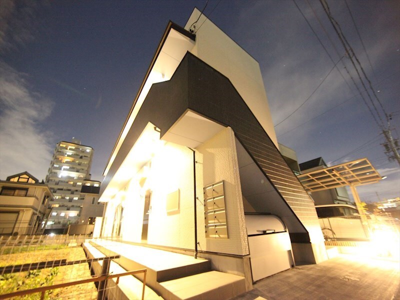 物件外観写真1　(外観　デザイナーズ　光インターネット無料)