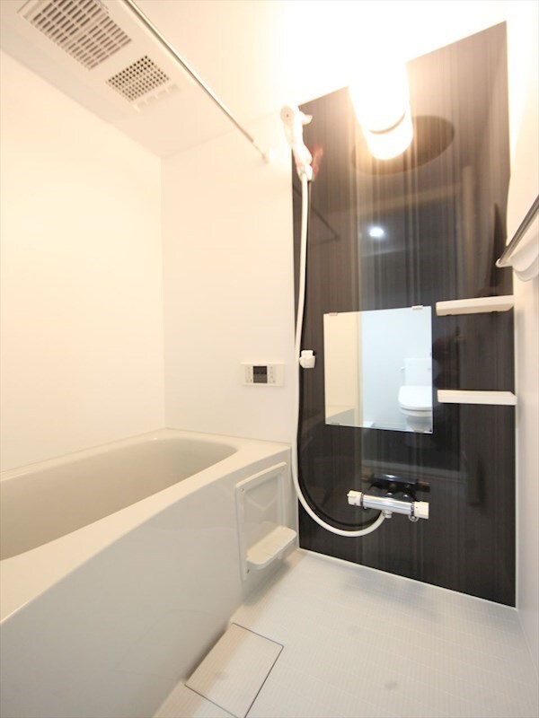 物件内観写真4　(浴室暖房乾燥機付　追い焚き・オートバス機能付お風呂)