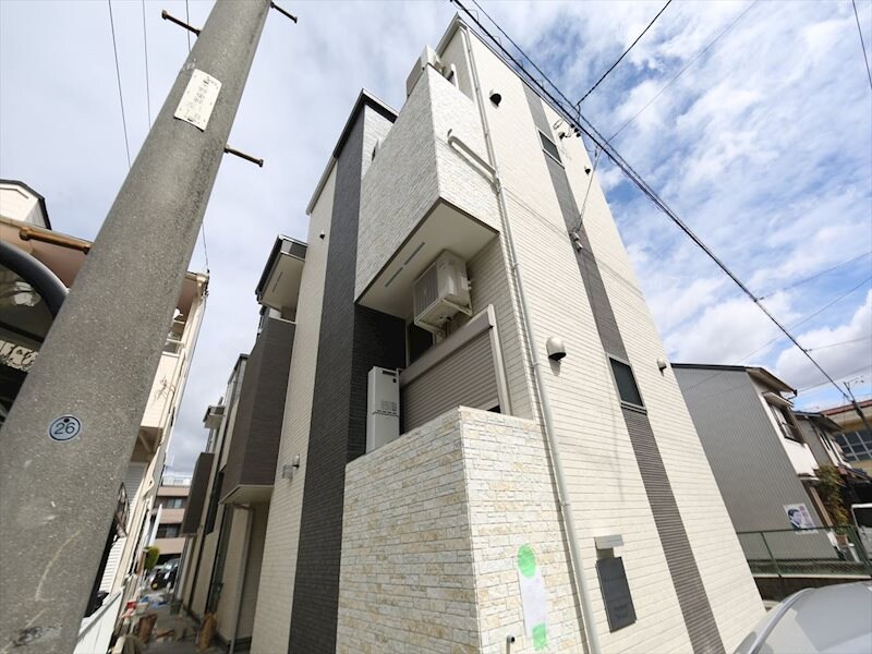 物件外観写真1　(外観　デザイナーズ　光インターネット無料)