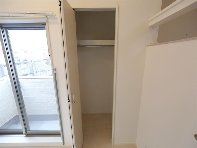 物件内観写真8　(クローゼット（収納充実してます）)
