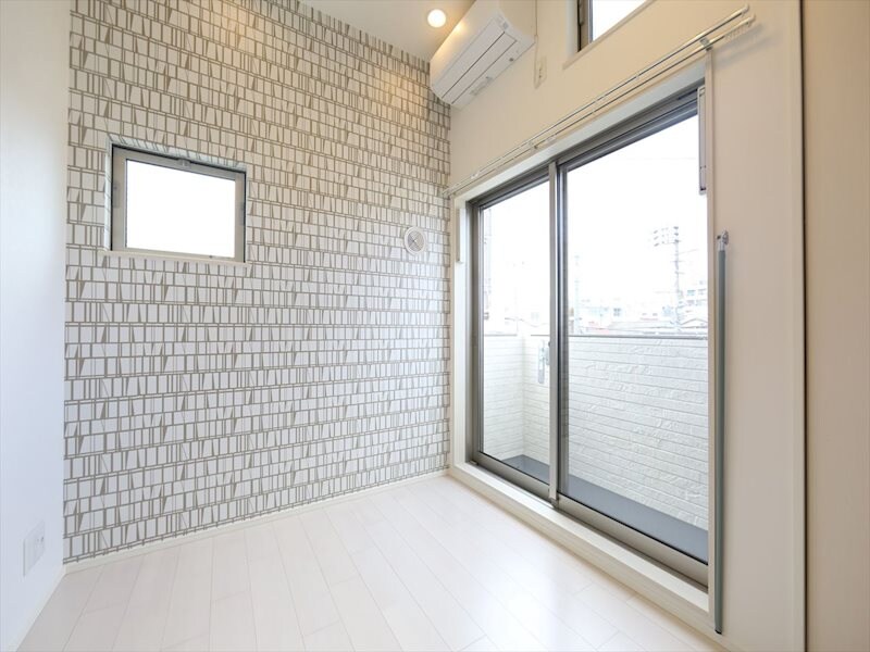 物件内観写真11　(洋室5帖　ロフト5.6帖　エアコン　クローゼット付)