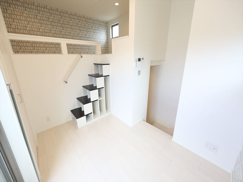 物件内観写真14　(洋室5帖　ロフト5.6帖　エアコン　クローゼット付)