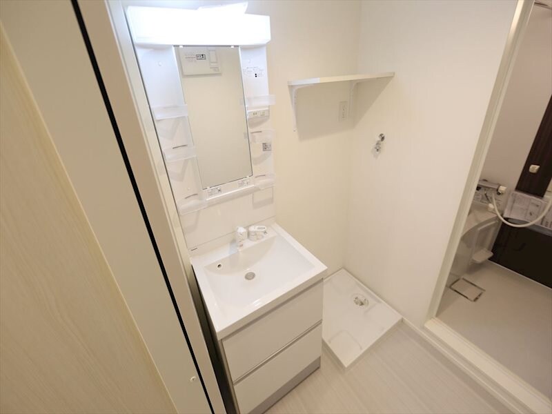 物件内観写真20　(脱衣所　独立洗面化粧台（シャンプードレッサー付）)