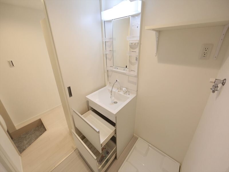 物件内観写真23　(脱衣所　独立洗面化粧台（シャンプードレッサー付）)