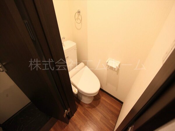 トイレ(温水洗浄暖房便座付トイレ　同型写真)