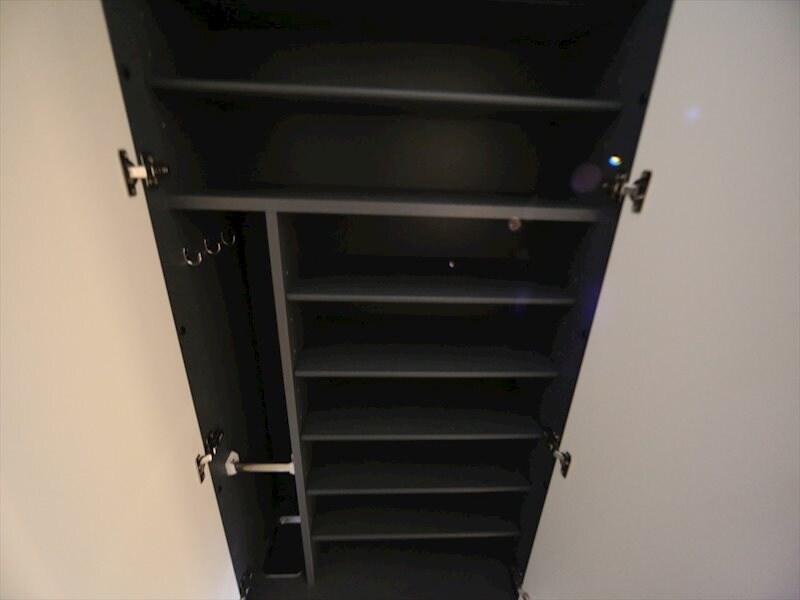 物件内観写真8　(玄関　シューズボックス付（収納充実してます）)