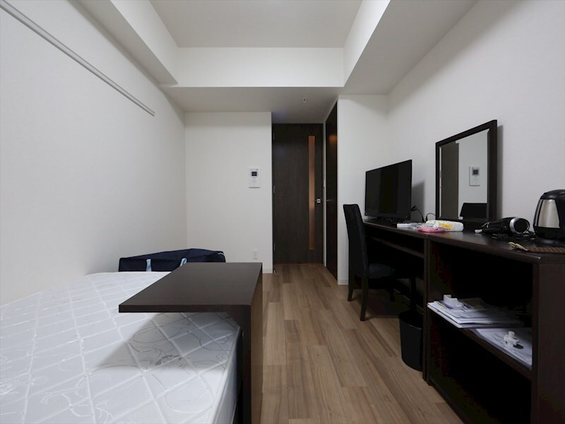 物件内観写真10　(洋室7帖　クローゼット付（収納充実してます）)