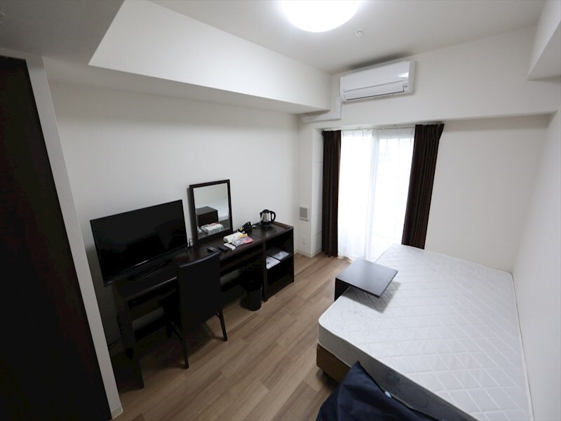 物件内観写真11　(洋室7帖　エアコン完備　クローゼット付　バルコニー)