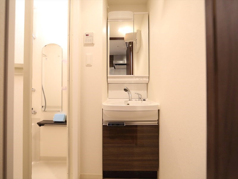 物件内観写真20　(脱衣所　独立洗面台（シャンプードレッサー付）収納スペース有)