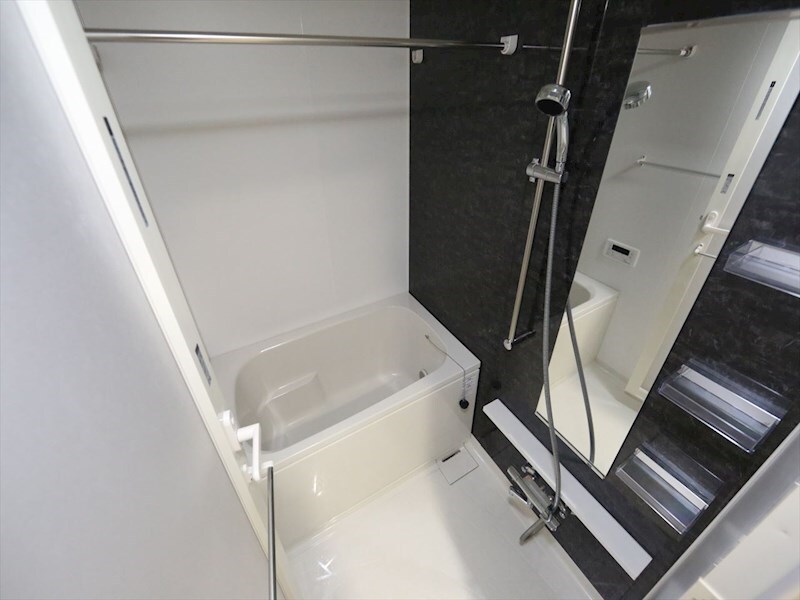 物件内観写真3　(追い焚き　オートバス　浴室暖房乾燥機付バスルーム)