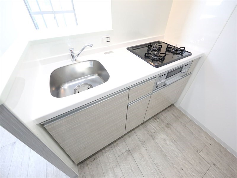 物件内観写真7　(カウンターキッチン　3口ガスコンロ　グリル付)