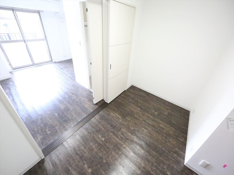 物件内観写真9　(DK5.6帖　洋室7.4帖と繋げても仕切っても使えます)