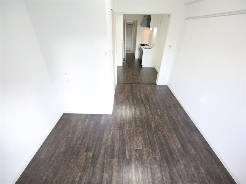 物件内観写真10　(洋室7.4帖　エアコン付)