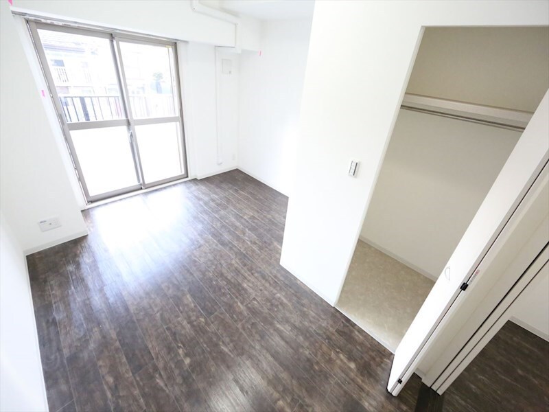 物件内観写真11　(洋室7.4帖　エアコン付)