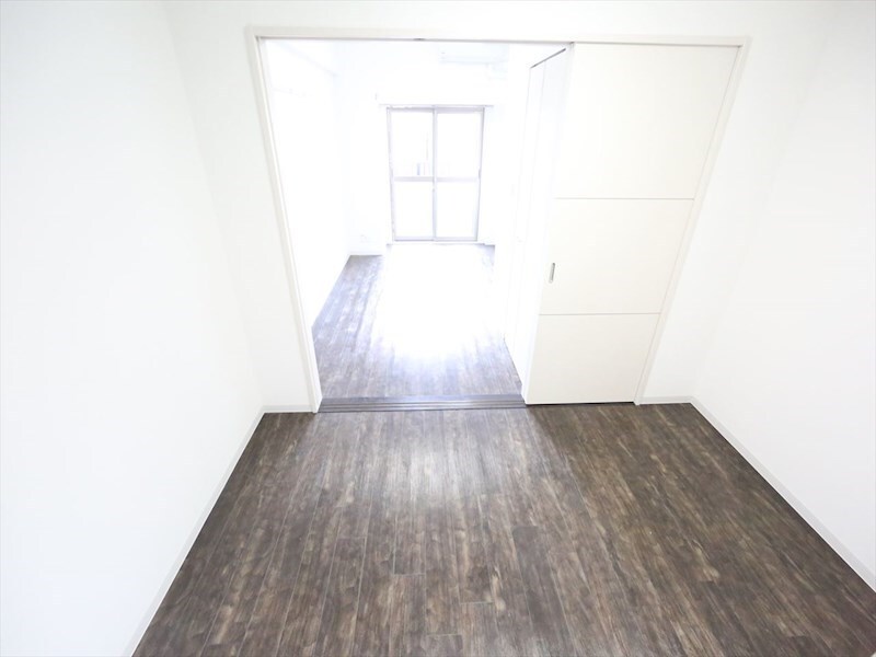 物件内観写真14　(DK5.6帖　洋室7.4帖と繋げても仕切っても使えます)