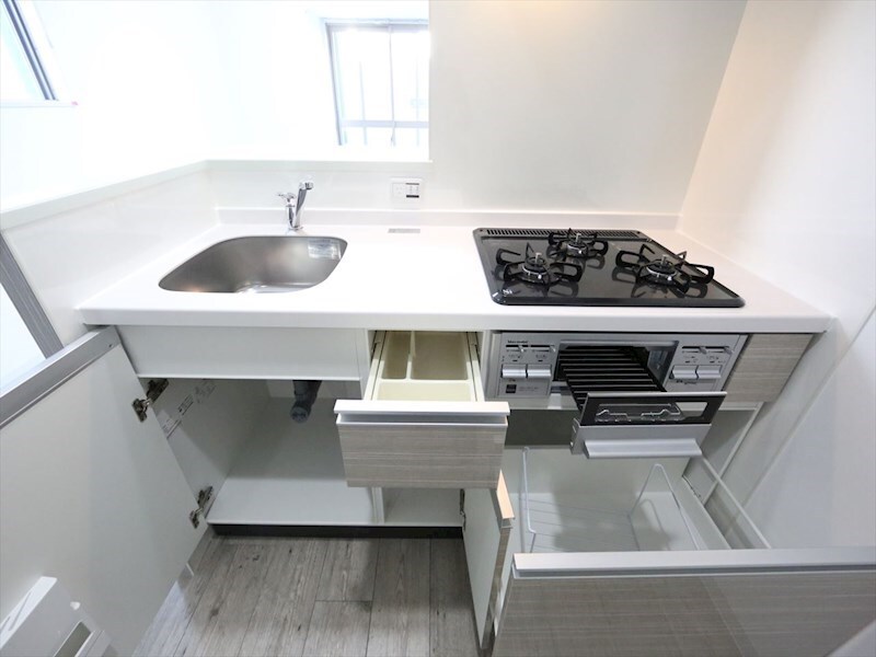 物件内観写真15　(カウンターキッチン　3口ガスコンロ　グリル付)