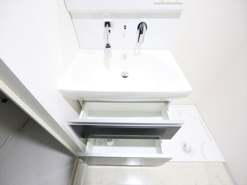 物件内観写真19　(脱衣所　シャンプードレッサー　室内洗濯機置き場)