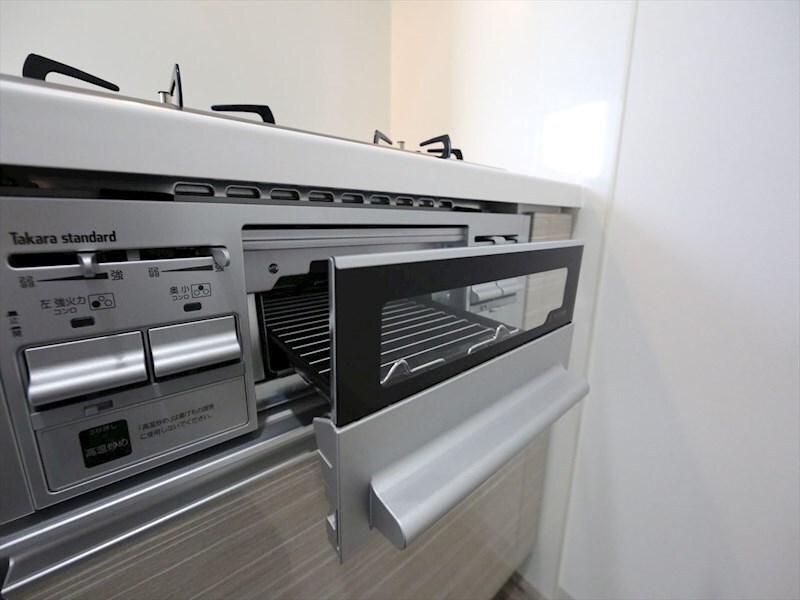 物件内観写真24　(カウンターキッチン　3口ガスコンロ　グリル付)