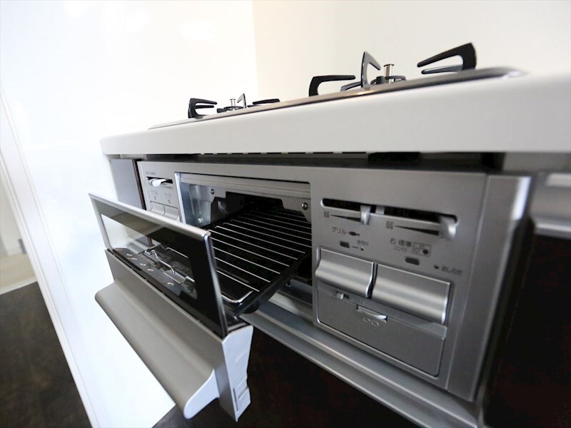 物件内観写真30　(システムキッチン　3口ガスコンロ　グリル付)