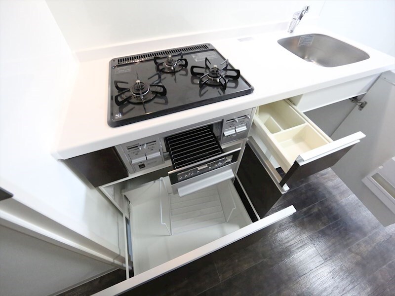 物件内観写真31　(システムキッチン　3口ガスコンロ　グリル付)