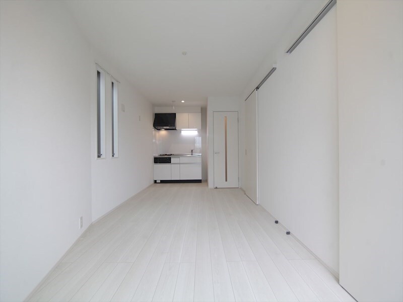 物件内観写真2　(洋室10.1帖　ウォークインクローゼット（収納充実してます）)