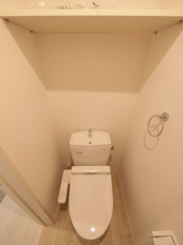 物件内観写真5　(温水洗浄暖房便座付トイレ)