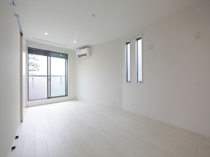 物件内観写真14　(洋室10.1帖　エアコン完備　2面採光　バルコニー)