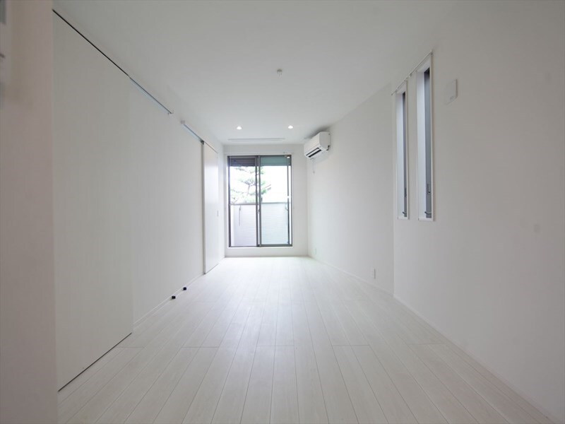 物件内観写真15　(洋室10.1帖　エアコン完備　2面採光　バルコニー)