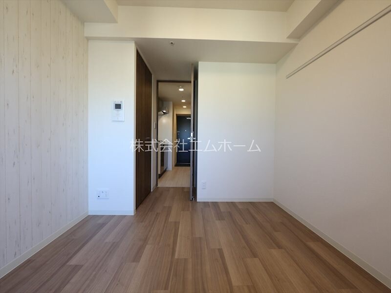 物件内観写真2　(洋室6.3帖　クローゼット（収納充実してます）)